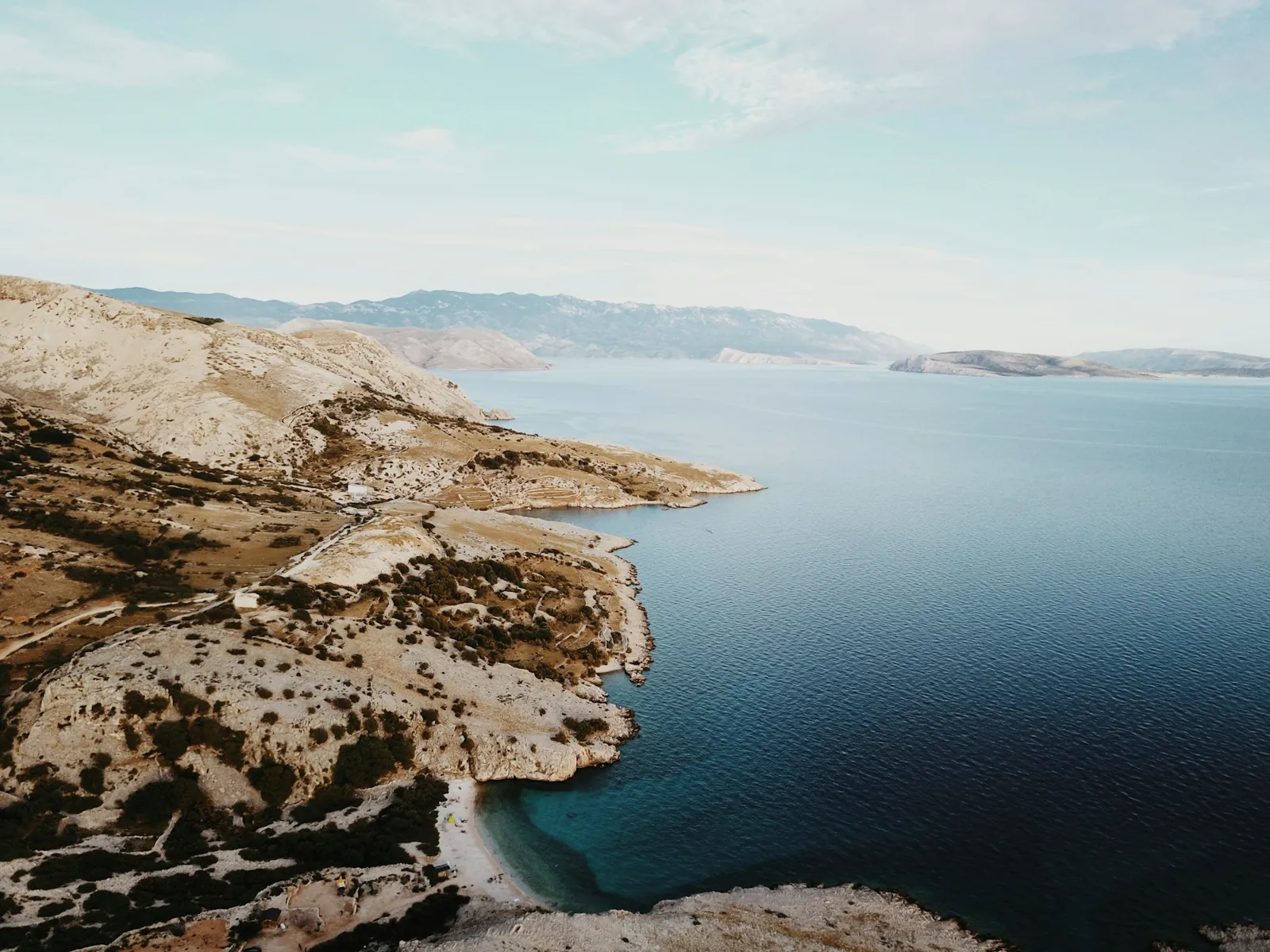 Kusten vid Stara Baška på Krk
