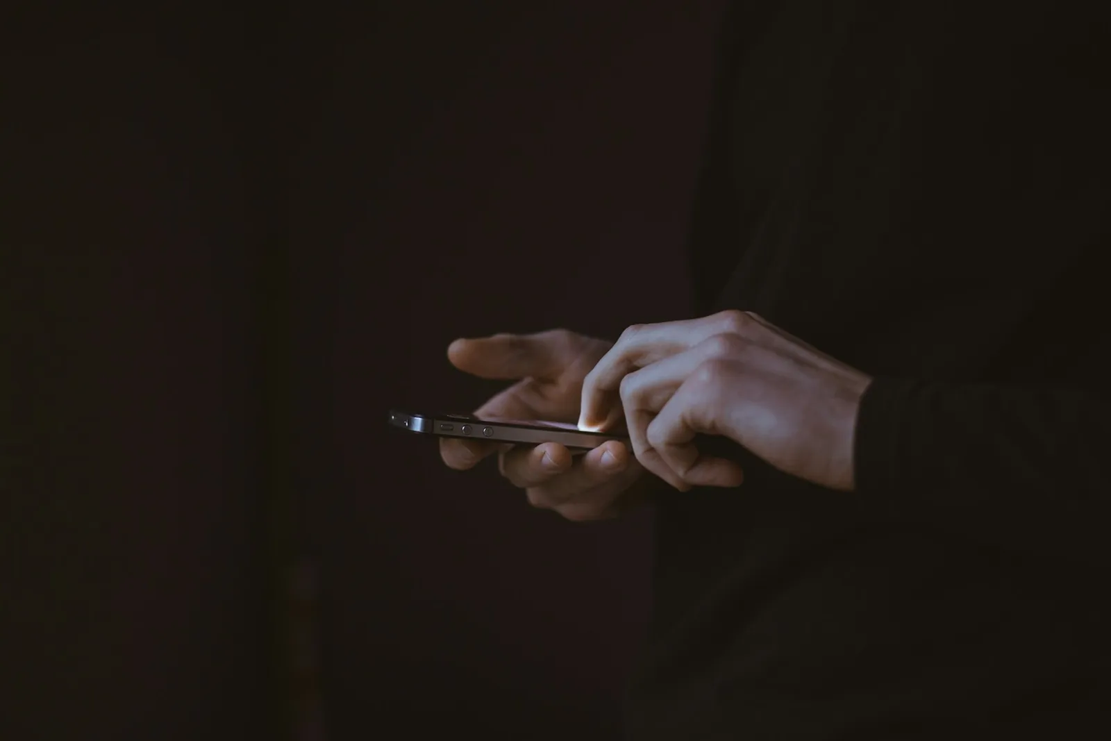 Illustrationsbild: användning av mobiltelefon