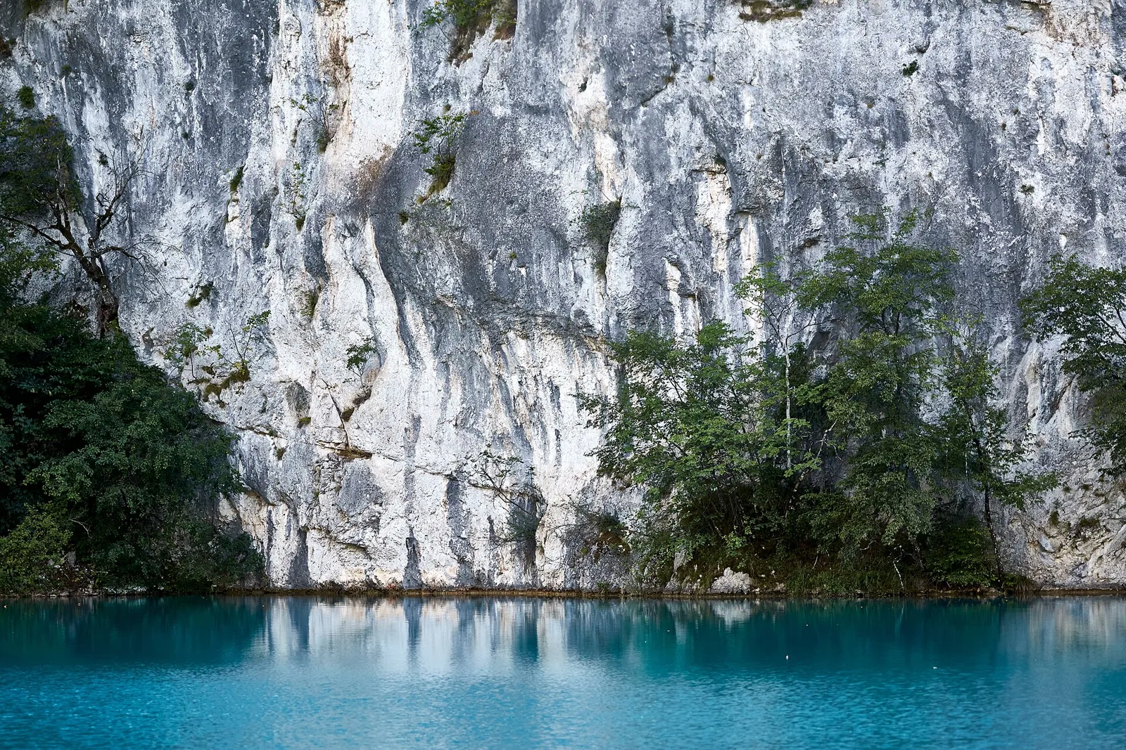 Sjölandskap i Plitvice i regionen Lika