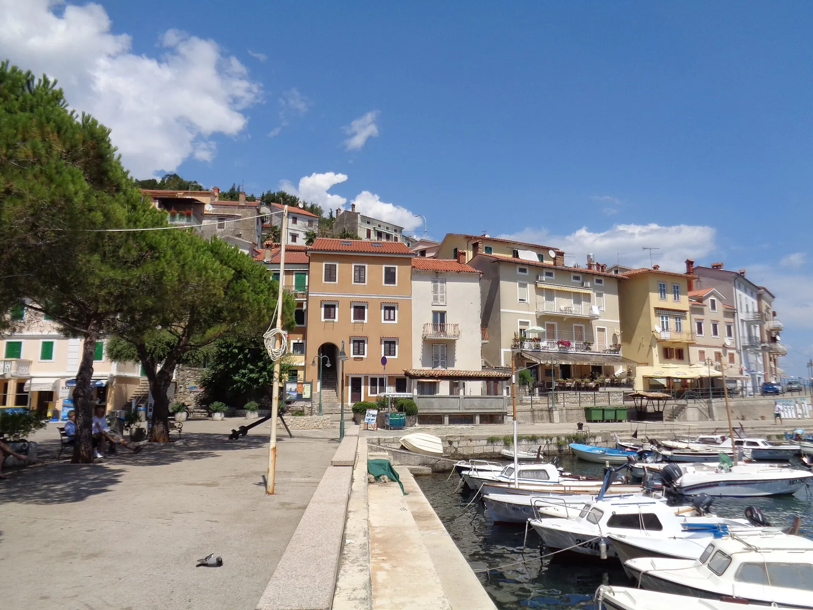Strandpromenaden i Mošćenička Draga