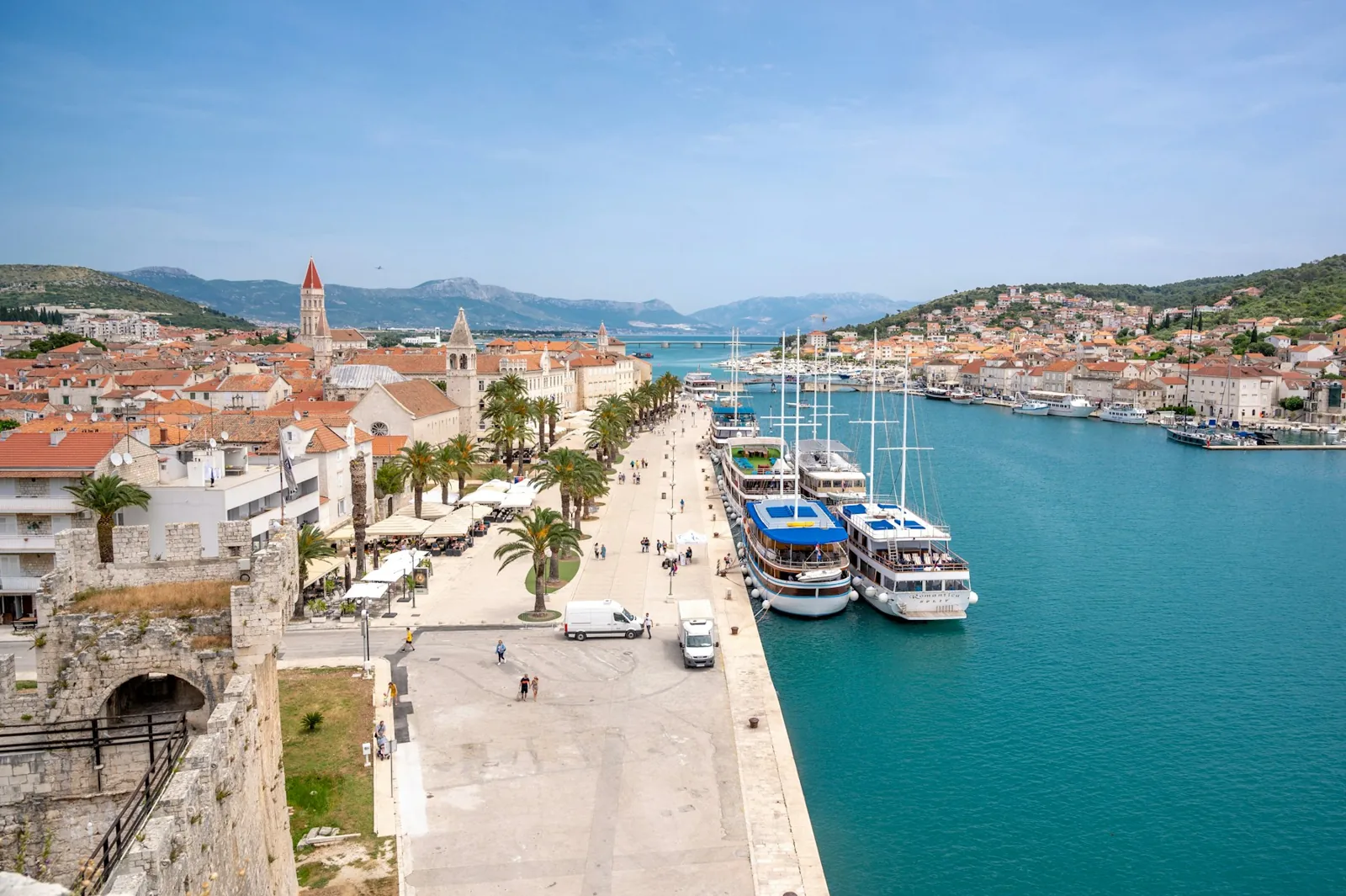 Trogir och hamnen