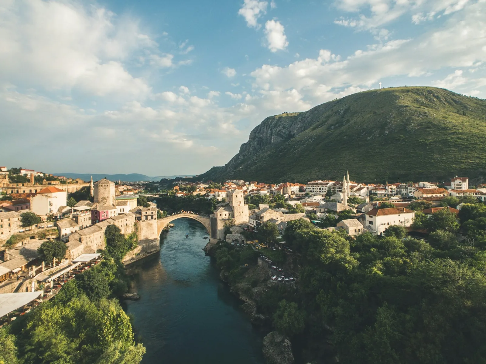 Stari most över Neretva i Mostar, Bosnien och Hercegovina
