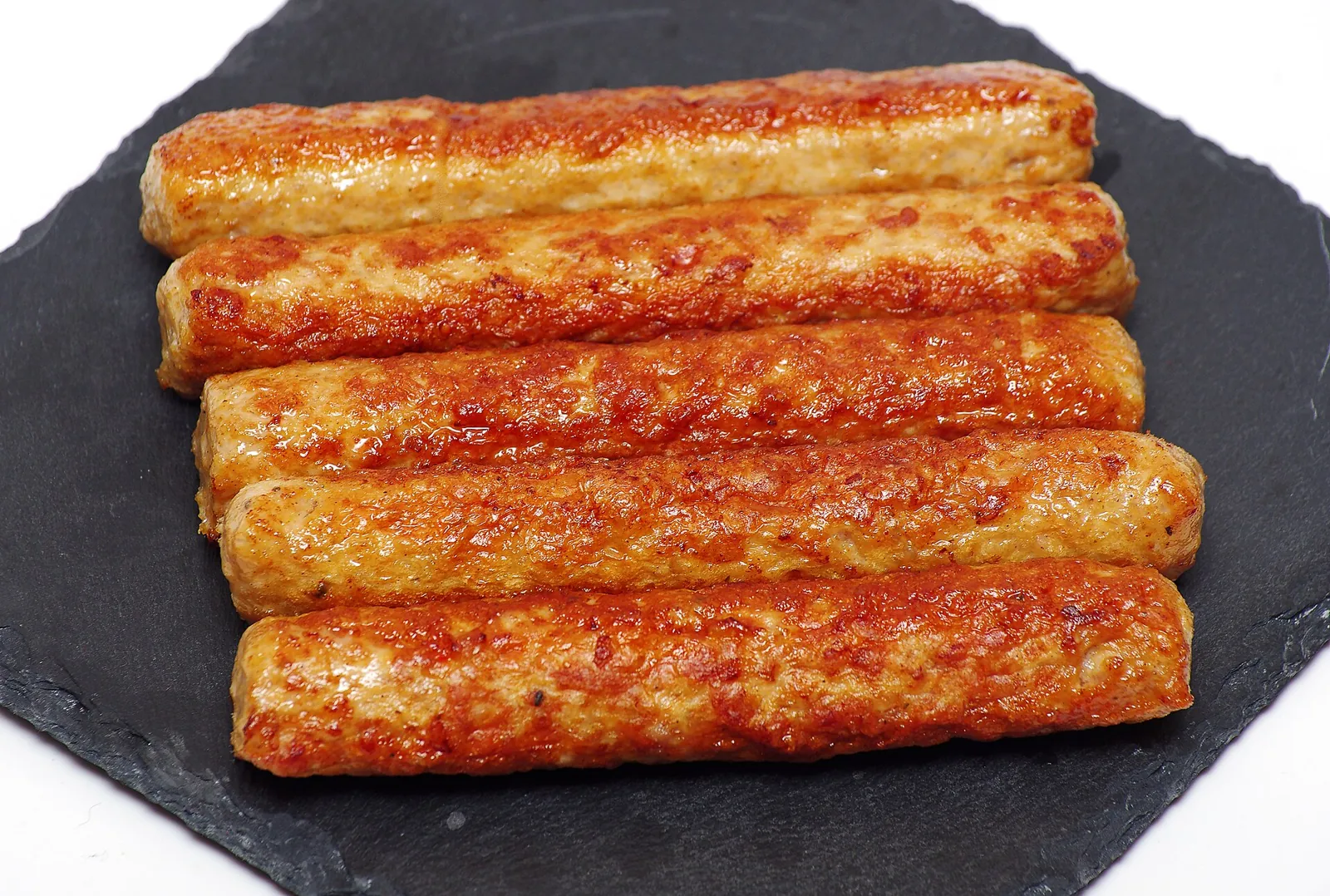 Ćevapi, grillade köttfärsrullar